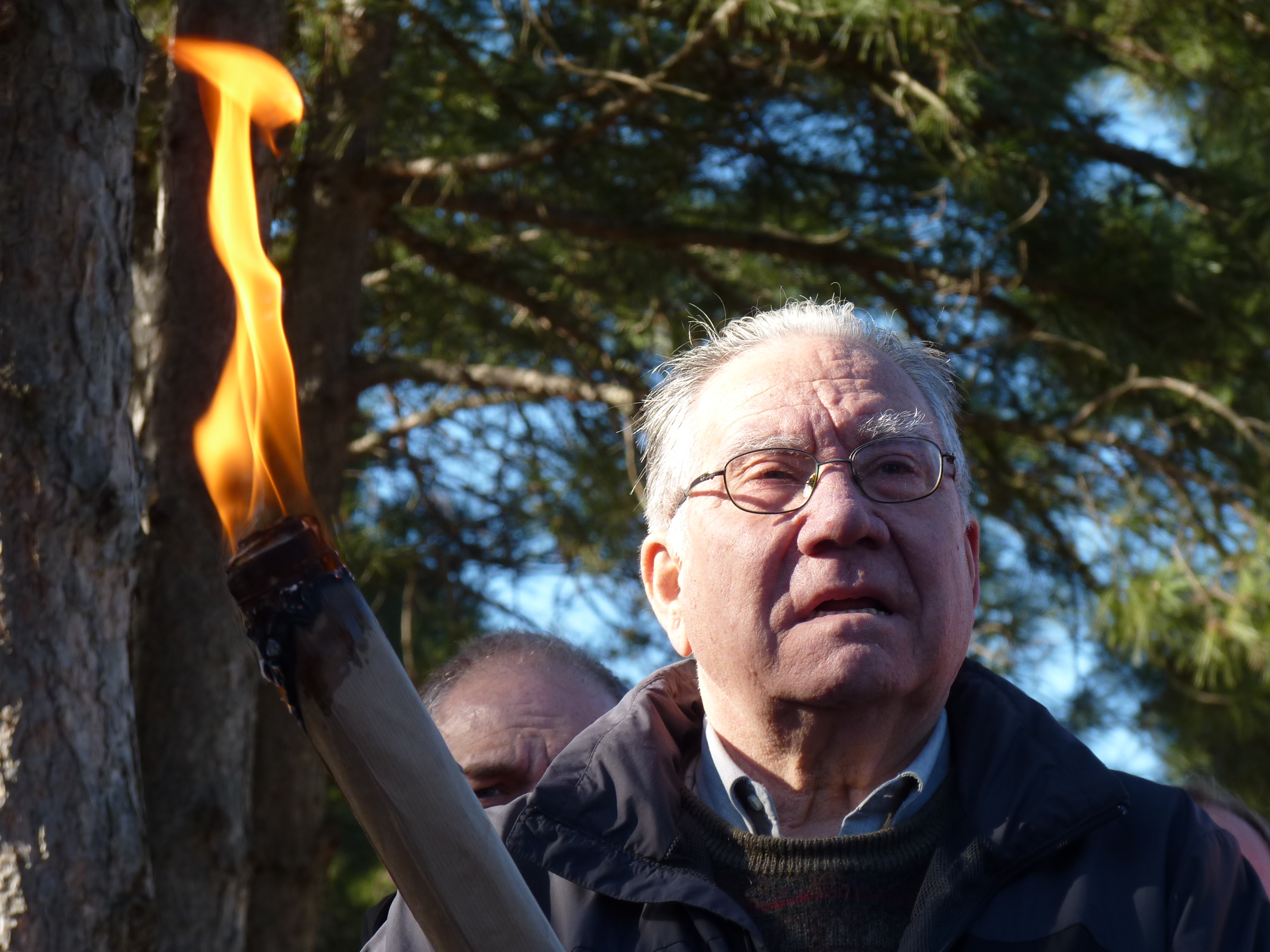Jordi Mir, en l'encesa de la Flama de la Llengua a Prada (FEEC)