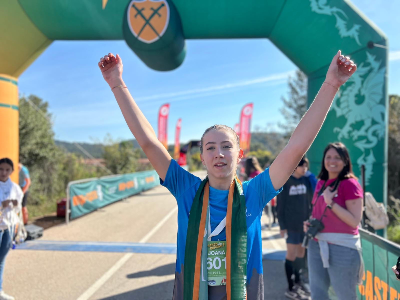 La Joana guanyadora de la categoria cadet de la cursa i una de les promeses de l'Escola de Trail Barcelona. Foto: Quim P. Casadesús-FEEC