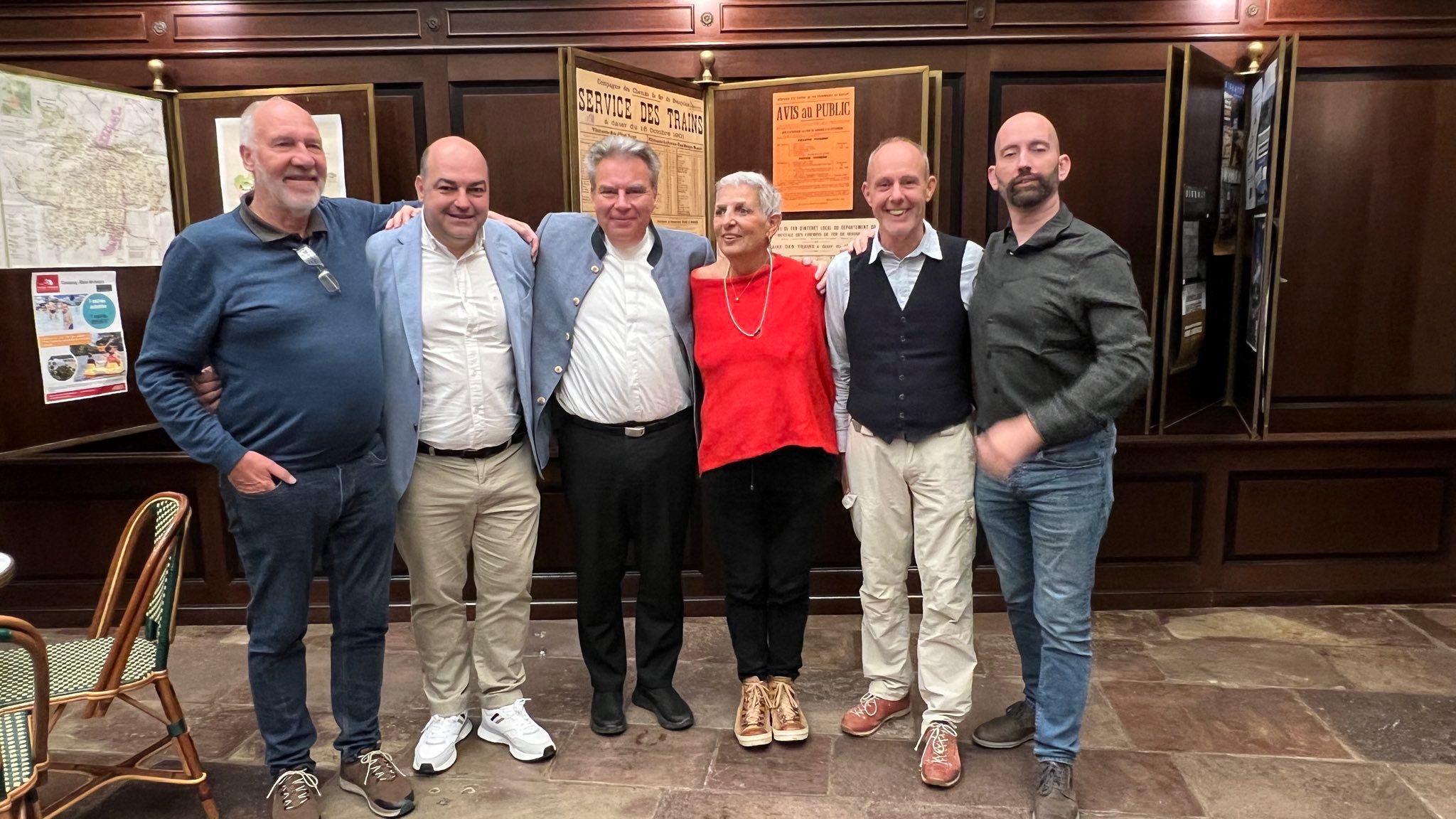 Jordi Merino el segon per l'esquerra, al costat dels integrants de la nova junta de l'ERA. 